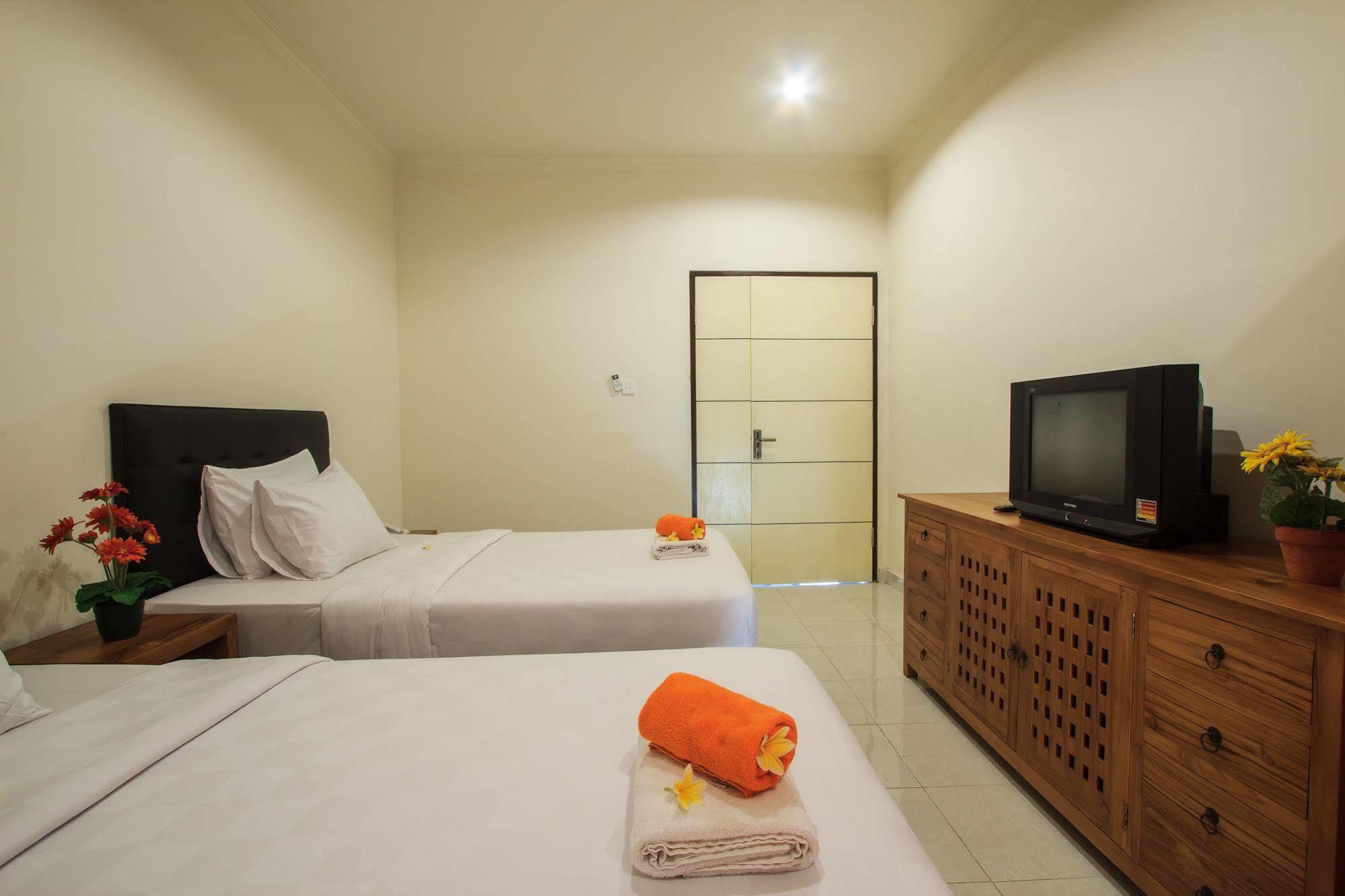 Ivanka Airport Inn Kuta  Exterior photo