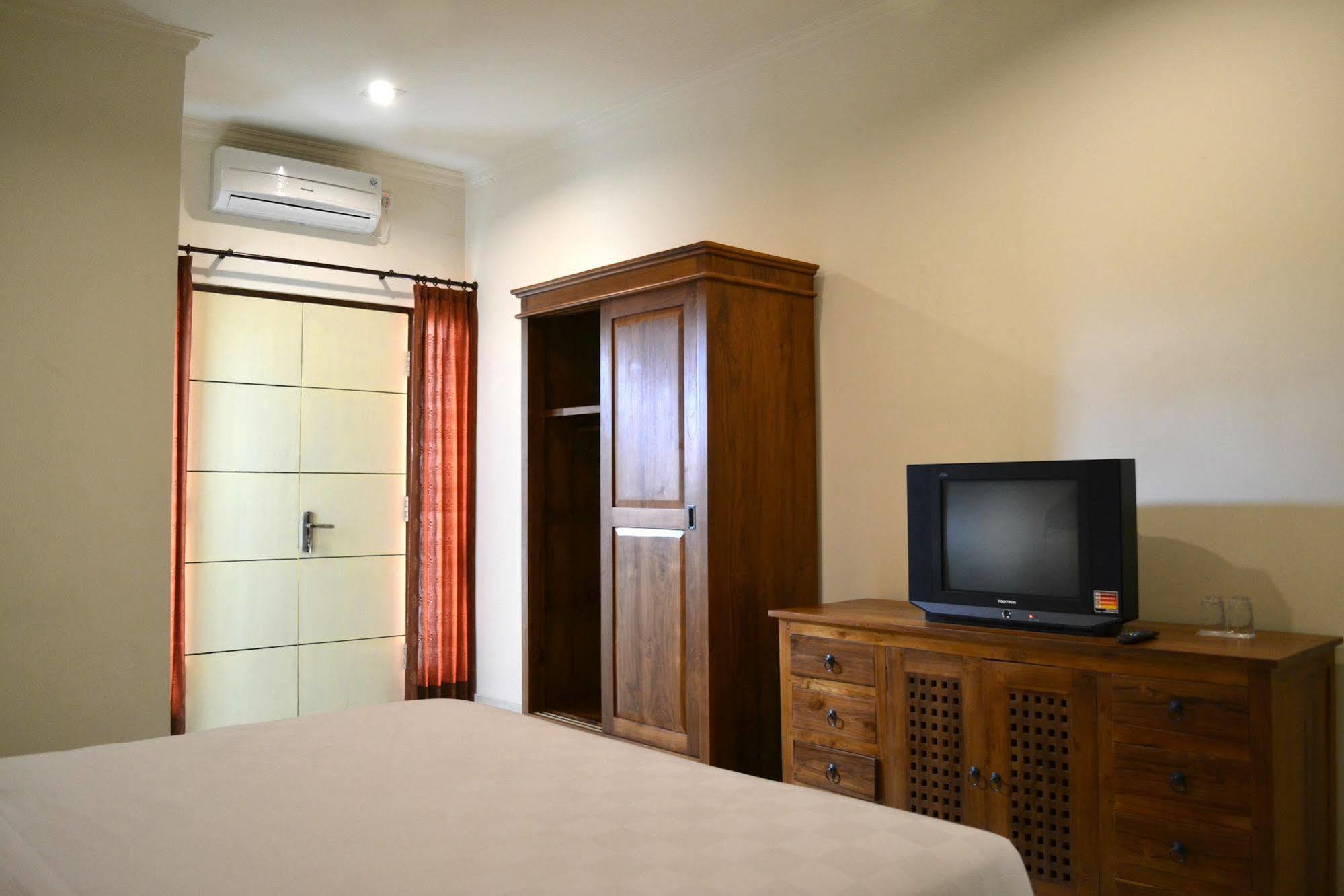 Ivanka Airport Inn Kuta  Exterior photo